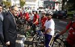 Gençlik ve Spor Bakanı Akif Çağatay Kılıç, Bursa'da sporcu gençlerle bir araya geldi.