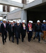 Gençlik ve Spor Bakanı Akif Çağatay Kılıç, Eskişehir Stadyumu İnşaatı'nda incelemelerde bulundu.