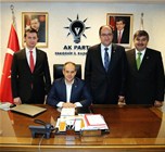 Gençlik ve Spor Bakanı Akif Çağatay Kılıç, AK Parti Eskişehir İl Başkanlığı'nı ziyaret etti.
