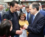 Gençlik ve Spor Bakanı Akif Çağatay Kılıç, Sayın Cumhurbakanımız Recep Tayyip Erdoğan'ın engelli bir gence verdiği forma sözünü yerine getirdi.