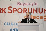 Gençlik ve Spor Bakanı Akif Çağatay Kılıç, Antalya'da düzenlenen Federasyonlar Boyutuyla Türk Sporunun Geleceği Çalıştayı açılış törenine katıldı.