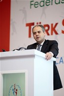Gençlik ve Spor Bakanı Akif Çağatay Kılıç, Antalya'da düzenlenen Federasyonlar Boyutuyla Türk Sporunun Geleceği Çalıştayı açılış törenine katıldı.