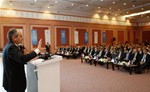 Gençlik ve Spor Bakanı Akif Çağatay Kılıç, Antalya'da düzenlenen Federasyonlar Boyutuyla Türk Sporunun Geleceği Çalıştayı açılış törenine katıldı.