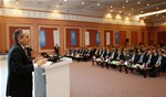Gençlik ve Spor Bakanı Akif Çağatay Kılıç, Antalya'da düzenlenen Federasyonlar Boyutuyla Türk Sporunun Geleceği Çalıştayı açılış törenine katıldı.