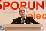 Gençlik ve Spor Bakanı Akif Çağatay Kılıç, Antalya'da düzenlenen Federasyonlar Boyutuyla Türk Sporunun Geleceği Çalıştayı açılış törenine katıldı.