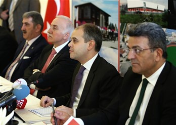 Gençlik ve Spor Bakanı Akif Çağatay Kılıç, Samsun Mustafa Dağıstanlı Spor Salonu'nda basın mensupları ile bir araya geldi.