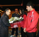 Gençlik ve Spor Bakanı Akif Çağatay Kılıç, çeşitli ziyaret ve incelemelerde bulunmak için geldiği Gaziantep'te vatandaşlar tarafından karşıladı.