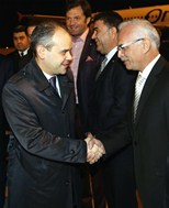 Gençlik ve Spor Bakanı Akif Çağatay Kılıç, çeşitli ziyaret ve incelemelerde bulunmak için geldiği Gaziantep'te vatandaşlar tarafından karşıladı.
