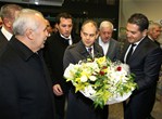 Gençlik ve Spor Bakanı Akif Çağatay Kılıç, çeşitli ziyaret ve incelemelerde bulunmak için geldiği Gaziantep'te vatandaşlar tarafından karşıladı.