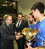 Gençlik ve Spor Bakanı Akif Çağatay Kılıç, çeşitli ziyaret ve incelemelerde bulunmak için geldiği Gaziantep'te vatandaşlar tarafından karşıladı.