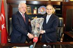 Gençlik ve Spor Bakanı Akif Çağatay Kılıç, Gaziantep Ak Parti İl Başkanlığı'nı ziyaret etti.