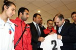 Gençlik ve Spor Bakanı Akif Çağatay Kılıç, Gaziantep Ak Parti İl Başkanlığı'nı ziyaret etti.