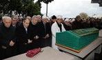 Gençlik ve Spor Bakanı Akif Çağatay Kılıç, Ali Rıza Öztürk Hoca'nın Samsun Büyük Cami'de gerçekleştirilen cenaze törenine katıldı.