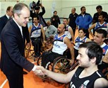 Gençlik ve Spor Bakanı Akif Çağatay Kılıç, Garanti ve Beşiktaş RMK Marine Tekerlekli Sandalye Basketbol Takımları arasında oynanan basketbol karşılaşmasını izledi.