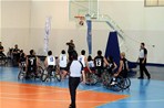 Gençlik ve Spor Bakanı Akif Çağatay Kılıç, Garanti ve Beşiktaş RMK Marine Tekerlekli Sandalye Basketbol Takımları arasında oynanan basketbol karşılaşmasını izledi.