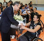 Gençlik ve Spor Bakanı Akif Çağatay Kılıç, Garanti ve Beşiktaş RMK Marine Tekerlekli Sandalye Basketbol Takımları arasında oynanan basketbol karşılaşmasını izledi.