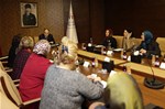 Gençlik ve Spor Bakanı Akif Çağatay Kılıç, Samsun Ak Parti İl ve İlçe Kadın Belediye Meclis Üyeleri'ni makamında kabul etti.