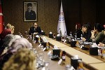 Gençlik ve Spor Bakanı Akif Çağatay Kılıç, Samsun Ak Parti İl ve İlçe Kadın Belediye Meclis Üyeleri'ni makamında kabul etti.
