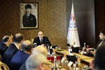 Gençlik ve Spor Bakanı Akif Çağatay Kılıç, PTT 1. Lig Spor Kulübü Başkanlarını makamında kabul etti.