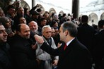 Gençlik ve Spor Bakanı Akif Çağatay Kılıç, İstanbul'da vatandaşlar ile sohbet etti ve hatıra fotoğrafı çektirdi.