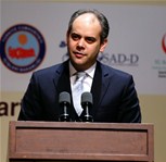 Gençlik ve Spor Bakanı Akif Çağatay Kılıç, KASAD-D tarafından İstanbul CRR Konser Salonu'nda düzenlenen Elimi Tutar Mısın? Sempozyumu'na katıldı.