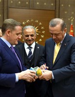 Cumhurbaşkanı Recep Tayyip Erdoğan, Gençlik ve Spor Bakanı Akif Çağatay Kılıç ile İstanbul Başakşehir Kulübü Başkanı Göksel Gümüşdağ ve Yönetim Kurulu üyeleri ile bazı futbolcuları kabul etti.