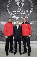 Gençlik ve Spor Bakanı Akif Çağatay Kılıç, Almanya’da yapılan Dünya Büyükler Karate Şampiyonası’nda dereceye giren milli sporcuları ve federasyon yetkililerini kabul etti.