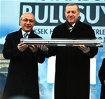 Cumhurbaşkanı Recep Tayyip Erdoğan, Başbakan Ahmet Davutoğlu ile Gençlik ve Spor Bakanı Akif Çağatay Kılıç, Konya-İstanbul Yüksek Hızlı Tren seferlerinin açılış törenine katıldılar.