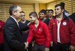 Gençlik ve Spor Bakanı Akif Çağatay Kılıç, Türkiye Olimpiyat Hazırlık Merkezi (TOHM)’da kalan sporcuları ziyaret etti.
