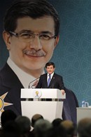 Başbakan Ahmet Davutoğlu ile Gençlik ve Spor Bakanı Akif Çağatay Kılıç, Ak Parti 100. Genişletilmiş İl Başkanları Toplantısı'na katıldı.