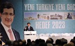 Başbakan Ahmet Davutoğlu ile Gençlik ve Spor Bakanı Akif Çağatay Kılıç, Ak Parti 100. Genişletilmiş İl Başkanları Toplantısı'na katıldı.