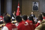 Gençlik ve Spor Bakanı Akif Çağatay Kılıç, Avrupa Kros Şampiyonası’nda takım halinde ilk şampiyonluğuna ulaşan Milli Takımızı kabul etti.