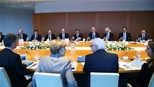 Başbakan Ahmet Davutoğlu ile Gençlik ve Spor Bakanı Akif Çağatay Kılıç, Almanya Şansölyesi Angela Merkel'in başkanlık ettiği çalışma yemeğine katıldı.