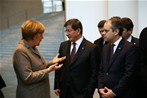 Başbakan Ahmet Davutoğlu ile Gençlik ve Spor Bakanı Akif Çağatay Kılıç, Almanya Şansölyesi Angela Merkel'in başkanlık ettiği çalışma yemeğine katıldı.