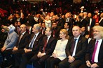 Başbakan Ahmet Davutoğlu ile Gençlik ve Spor Bakanı Akif Çağatay Kılıç, Almanya'da yaşayan vatandaşlarımızla Berlin Buluşmaları etkinliğiyle bir araya geldi.