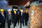 Gençlik ve Spor Bakanı Akif Çağatay Kılıç, Gümüşhane merkez yarı olimpik yüzme havuzunda incelemelerde bulundu.
