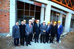 Gençlik ve Spor Bakanı Akif Çağatay Kılıç, Gümüşhane merkez yarı olimpik yüzme havuzunda incelemelerde bulundu.