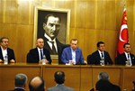 Gençlik ve Spor Bakanı Akif Çağatay Kılıç, Kolombiya'ya gitmek üzere Atatürk Havalimanı'na gelen Cumhurbaşkanı Recep Tayyip Erdoğan'ı uğurladı.