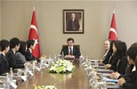 Başbakan Ahmet Davutoğlu, Gençlik ve Spor Bakanlığı Küresel Liderlik Gelişim Programı kapsamında, Türkiye'yi ziyaret eden Japon gençlik heyetini kabul etti.