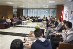 Gençlik ve Spor Bakanı Akif Çağatay Kılıç, Manisa Celal Bayar Üniversitesi Maliye Bölümü öğrencilerini kabul etti.
