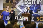 Gençlik ve Spor Bakanı Akif Çağatay Kılıç, Bağımlılık İle Mücadelede Farkındalık Eğitimi açılış törenine katıldı.