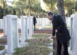 Başbakan Ahmet Davutoğlu ile Gençlik ve Spor Bakanı Akif Çağatay Kılıç, 18 Mart Şehitleri Anma Günü ve Çanakkale Deniz Zaferi’nin 100.yılı Törenleri'ne katıldı.