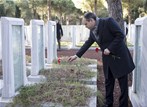 Başbakan Ahmet Davutoğlu ile Gençlik ve Spor Bakanı Akif Çağatay Kılıç, 18 Mart Şehitleri Anma Günü ve Çanakkale Deniz Zaferi’nin 100.yılı Törenleri'ne katıldı.