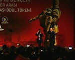Cumhurbaşkanı Recep Tayyip Erdoğan ile Gençlik ve Spor Bakanı Akif Çağatay Kılıç, Birlik Vakfı tarafından düzenlenen “Çanakkale Ruhu ve Gençlik” konulu kompozisyon yarışması ödül törenine katıldı.