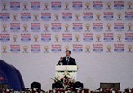 Başbakan Ahmet Davutoğlu ile Gençlik ve Spor Bakanı Akif Çağatay Kılıç, AK Parti İstanbul İl Başkanlığı'nın Abdi İpekçi Spor Salonunda düzenlediği Biz Birlikte Türkiye'yiz Bahar Şöleni ne katıldı.