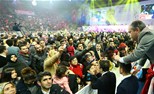 Başbakan Ahmet Davutoğlu ile Gençlik ve Spor Bakanı Akif Çağatay Kılıç, AK Parti İstanbul İl Başkanlığı'nın Abdi İpekçi Spor Salonunda düzenlediği Biz Birlikte Türkiye'yiz Bahar Şöleni ne katıldı.