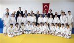 Gençlik ve Spor Bakanı Akif Çağatay Kılıç, “Benim Okulum Benim Spor Kulübüm'' projesi çerçevesinde Pursaklar Medine İmam Hatip Ortaokulu'nu ziyaret etti.