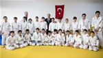 Gençlik ve Spor Bakanı Akif Çağatay Kılıç, “Benim Okulum Benim Spor Kulübüm'' projesi çerçevesinde Pursaklar Medine İmam Hatip Ortaokulu'nu ziyaret etti.