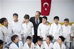 Gençlik ve Spor Bakanı Akif Çağatay Kılıç, “Benim Okulum Benim Spor Kulübüm'' projesi çerçevesinde Pursaklar Medine İmam Hatip Ortaokulu'nu ziyaret etti.