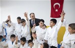 Gençlik ve Spor Bakanı Akif Çağatay Kılıç, “Benim Okulum Benim Spor Kulübüm'' projesi çerçevesinde Pursaklar Medine İmam Hatip Ortaokulu'nu ziyaret etti.
